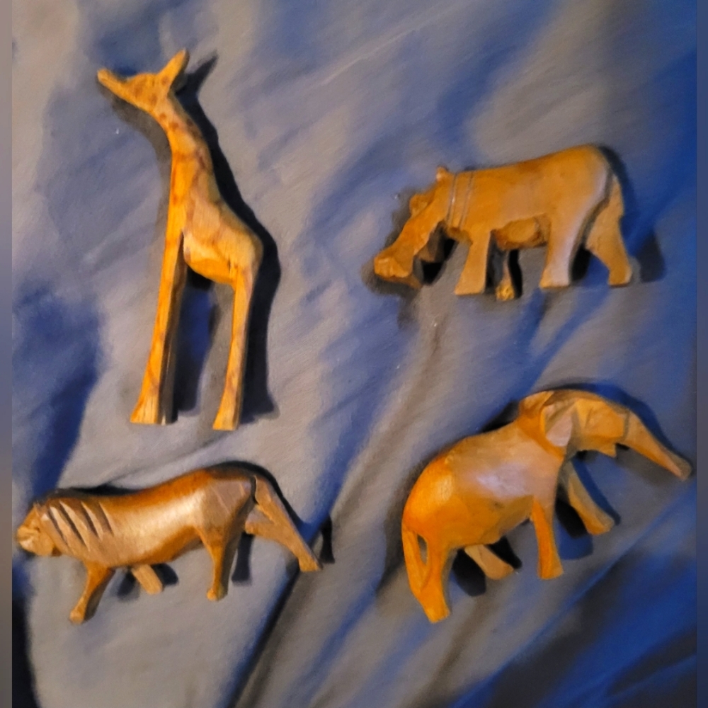 Vintage Lot of 4 miniature hand carved animals from Africa